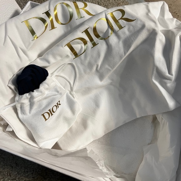 Only wore 1 time. Very comfortable. Authentic Dior. Extra shoe laces, dust bags - Picture 6 of 8